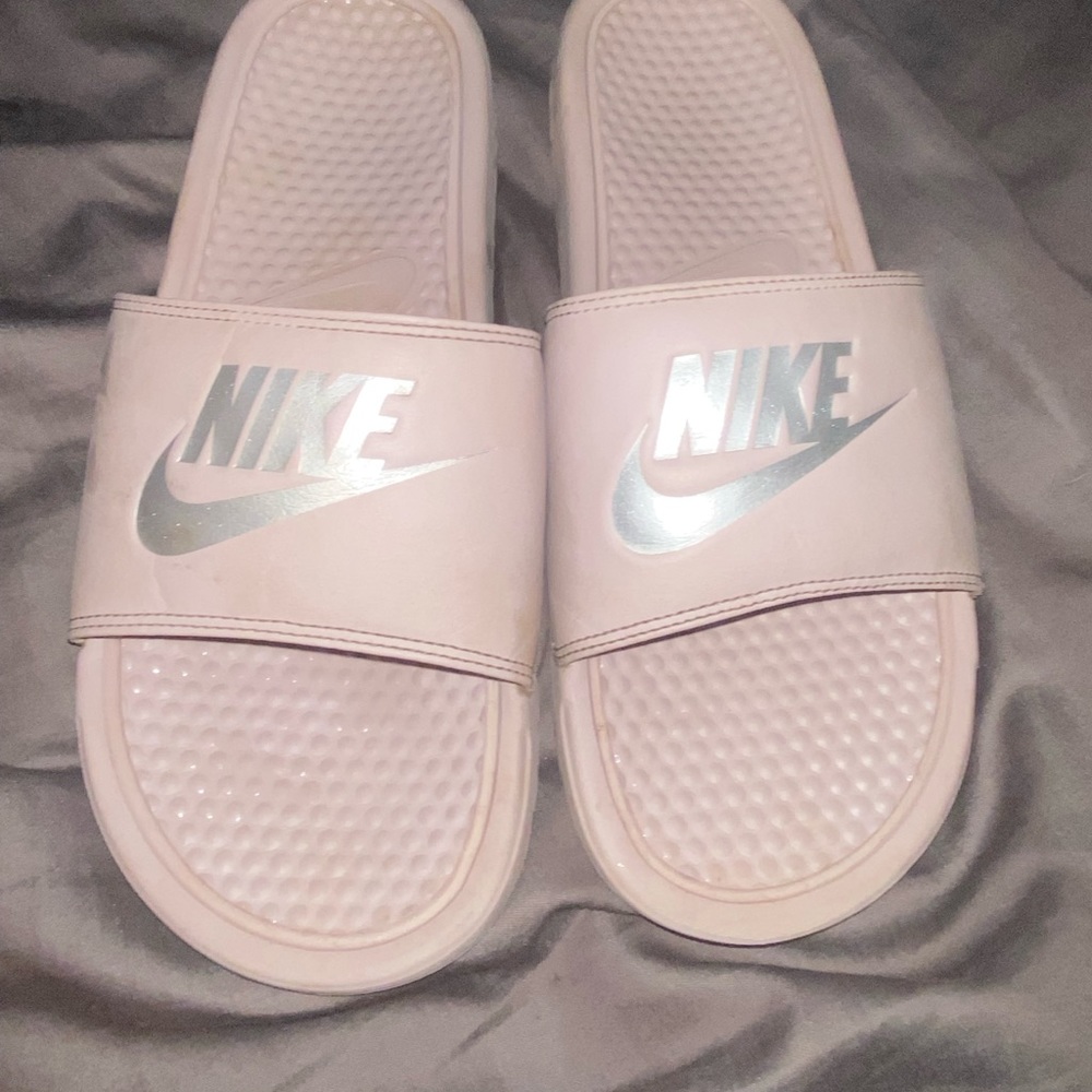 Mauve nike sandals